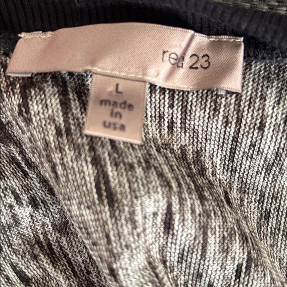 Print Sweater - Picture 6 of 9